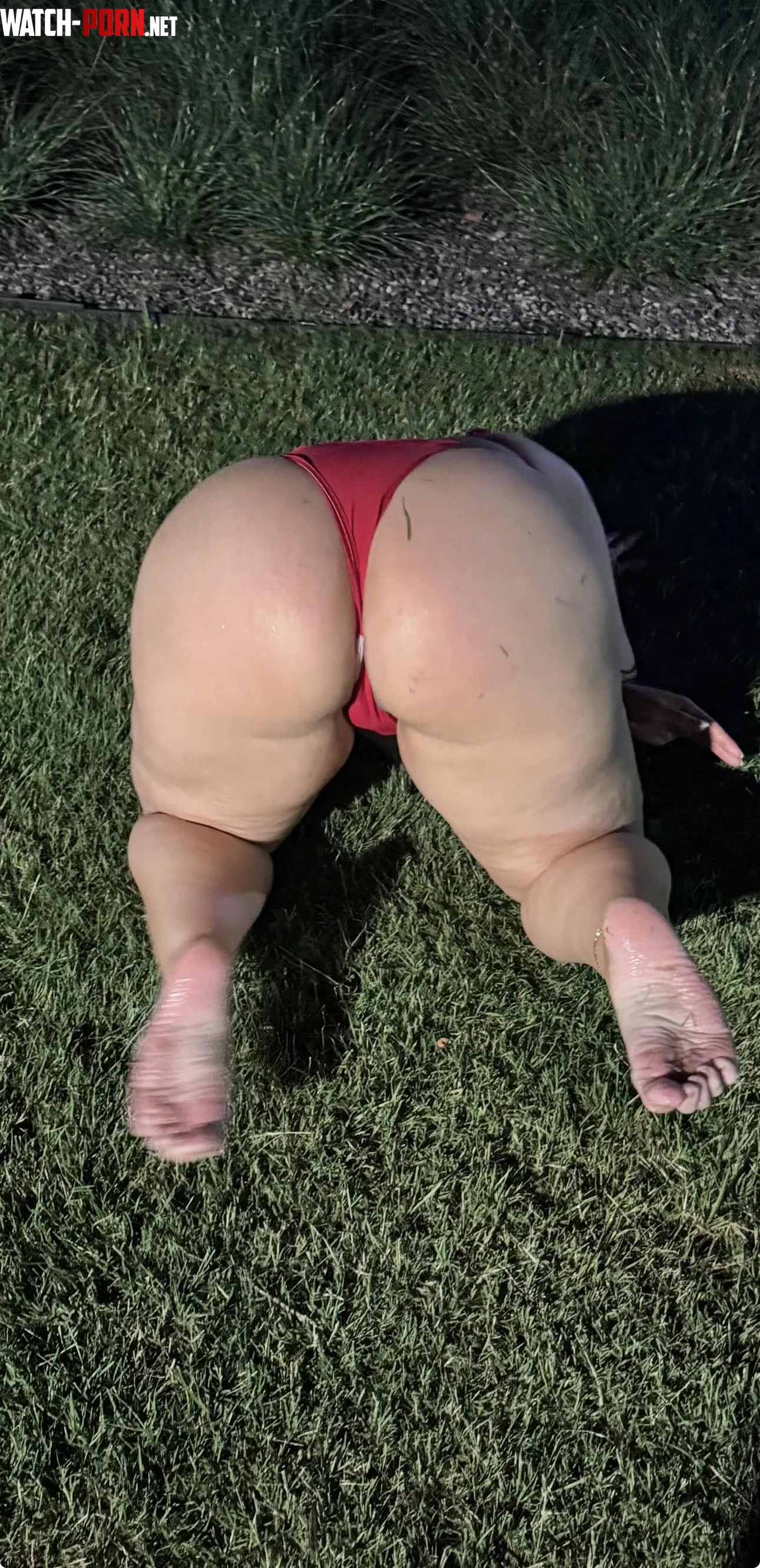 First post here OC. Hubby is curious how would you rate my feet by Dry_Draw7502