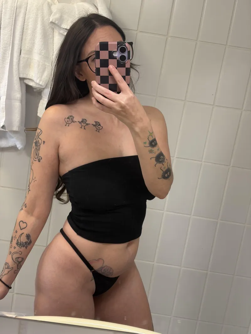 Thumbnail Feeling sexy in my little black fit