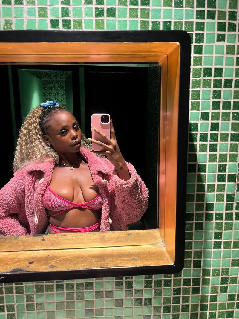 Thumbnail I was looking so fine I just had to stop and check myself out
