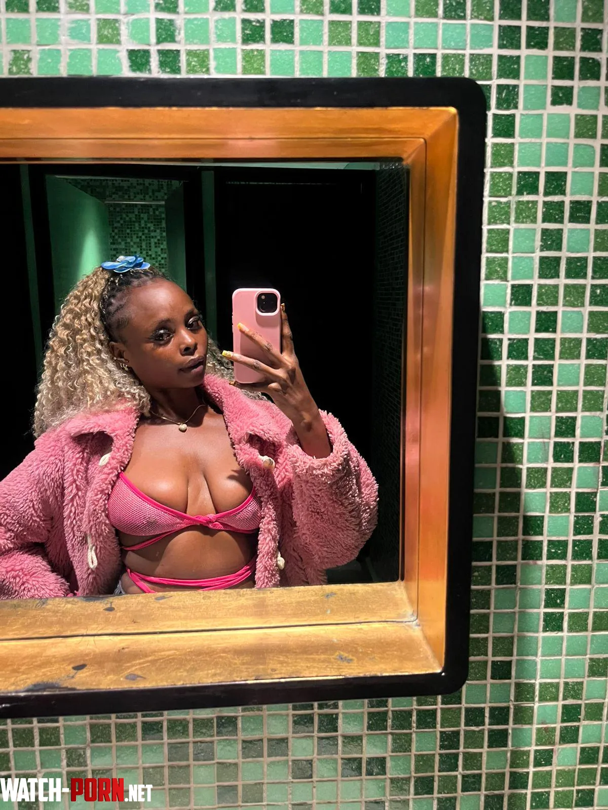 I was looking so fine I just had to stop and check myself out by EbonyCake69