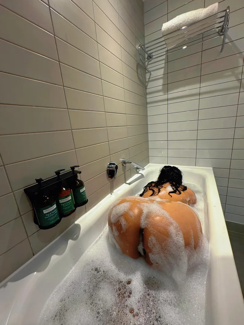 Thumbnail Come get wet with your favourite brown girl [F]