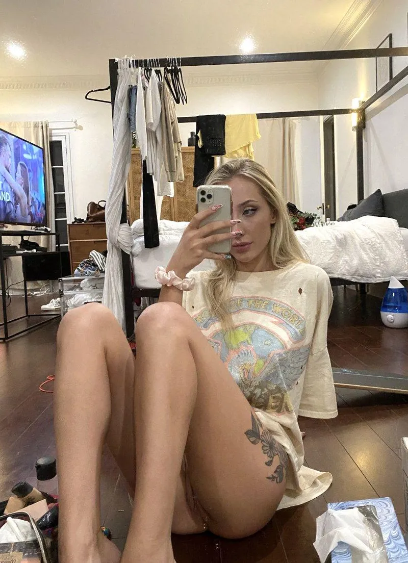 Thumbnail Stare a bit harder baby