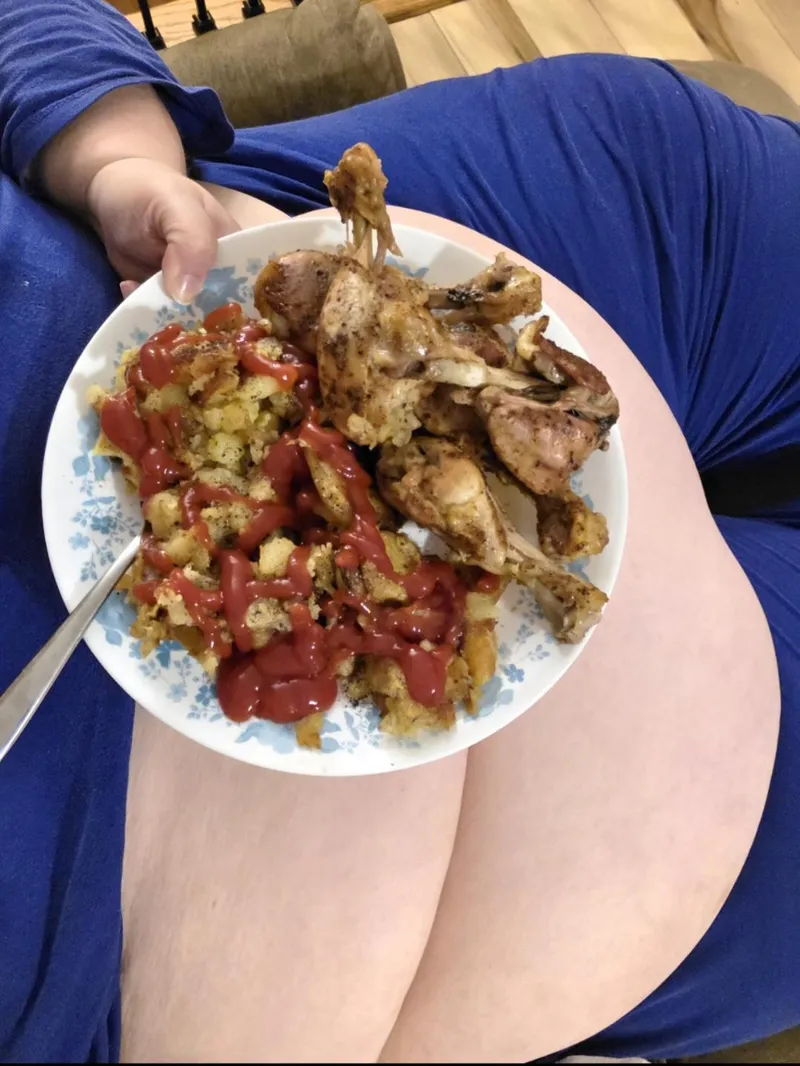 Thumbnail Plate #1😋 6 chicken legs and a pile of fried potatoes!
