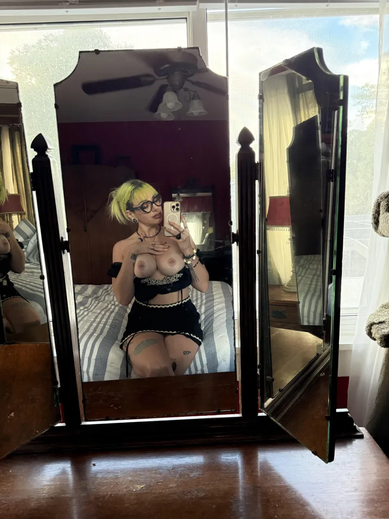 Thumbnail goth vacation tiddies
