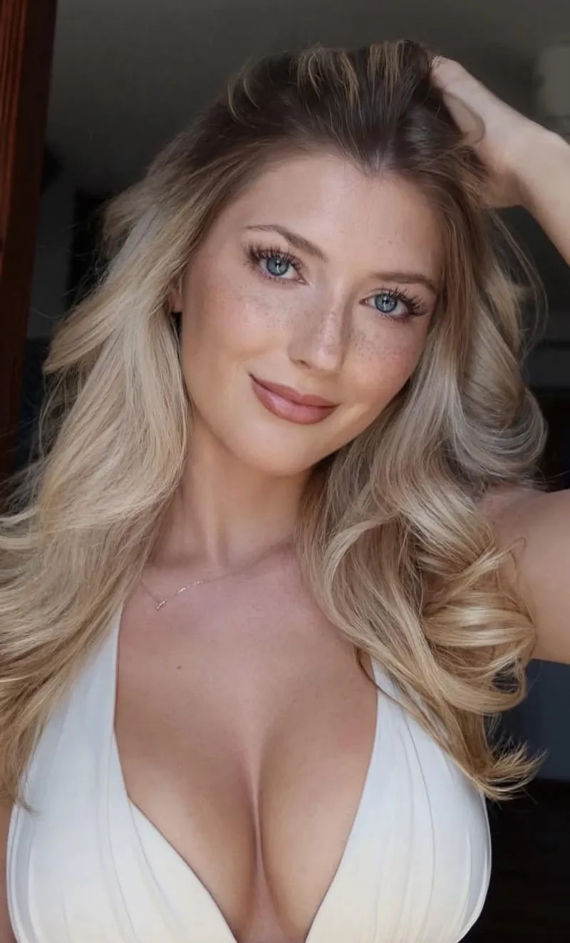 Thumbnail Hard-working White Top