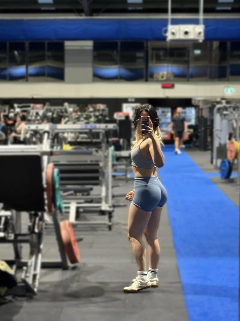 Thumbnail appreciating my pump in the mirror