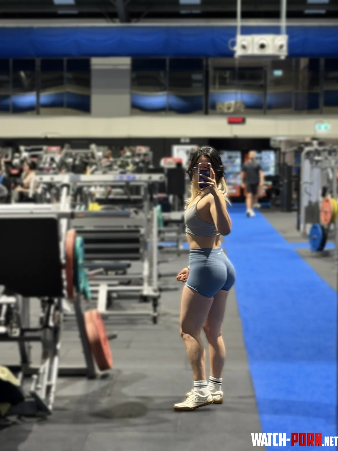 appreciating my pump in the mirror by PeachyMeiXO