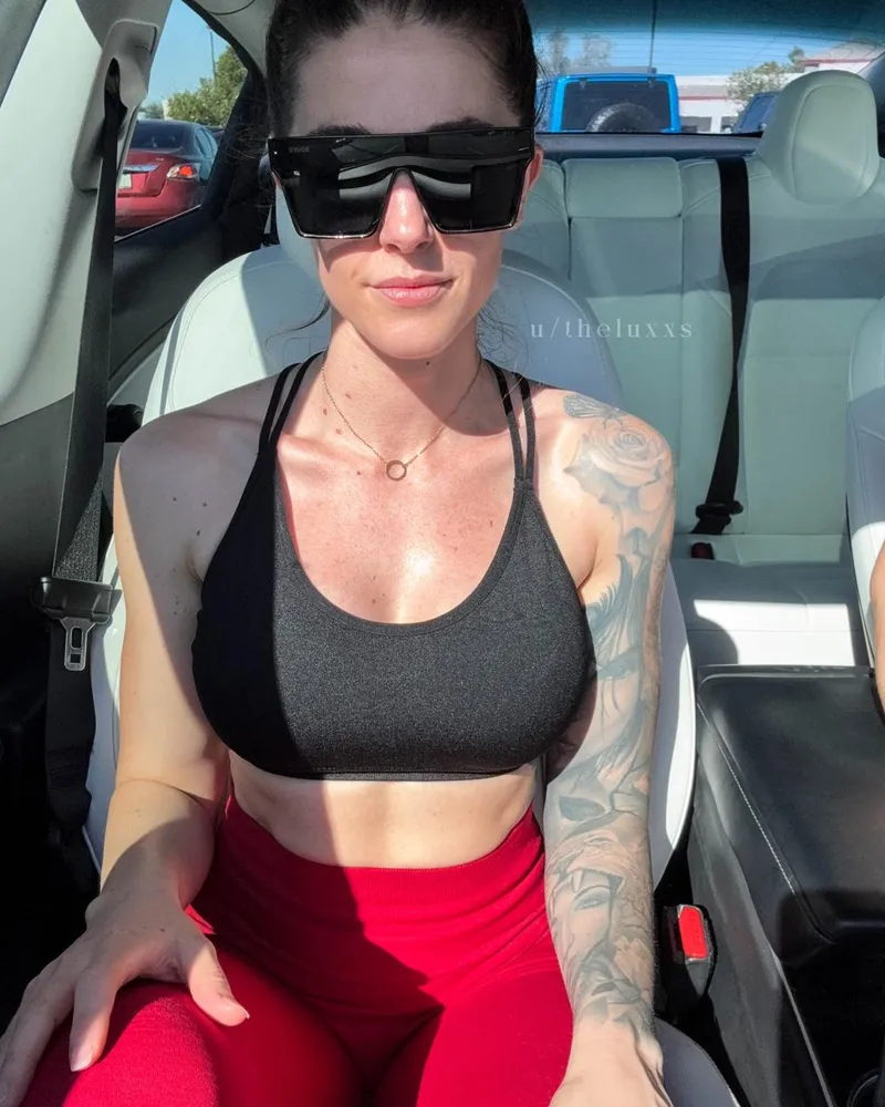 Thumbnail Tiny tops to the gym are my favorite