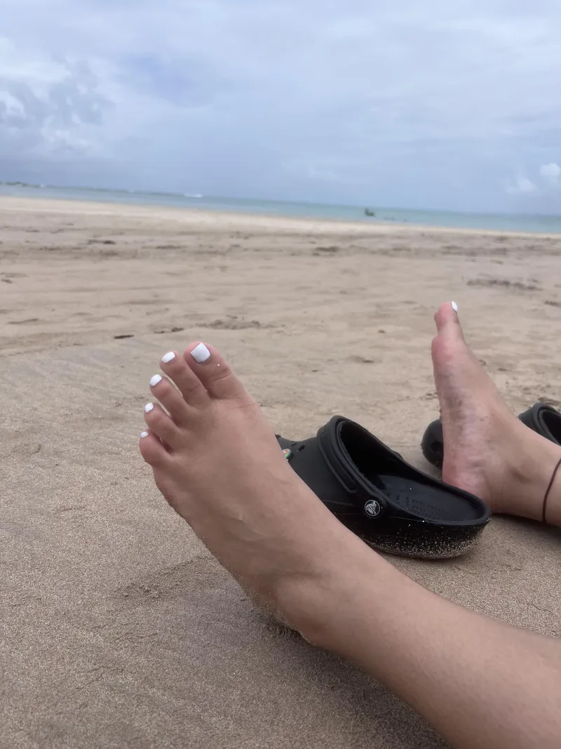 Thumbnail Do you like my feet painted white? (oc)