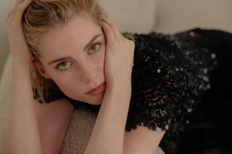 Thumbnail Lucy Boynton
