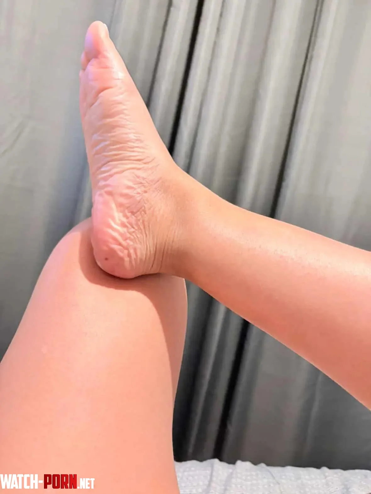 Latina barefeet in the morning (oc) by CataBustamante