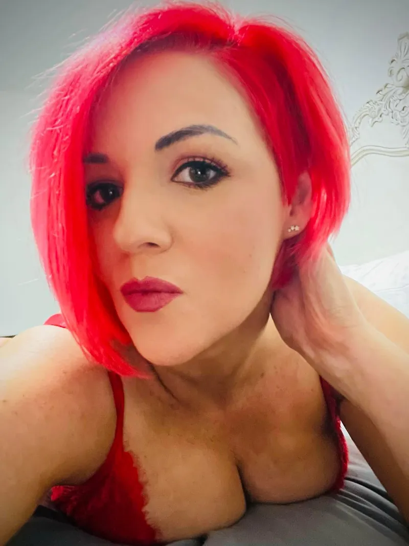 Thumbnail Throwback Thursday - Short Red Hair