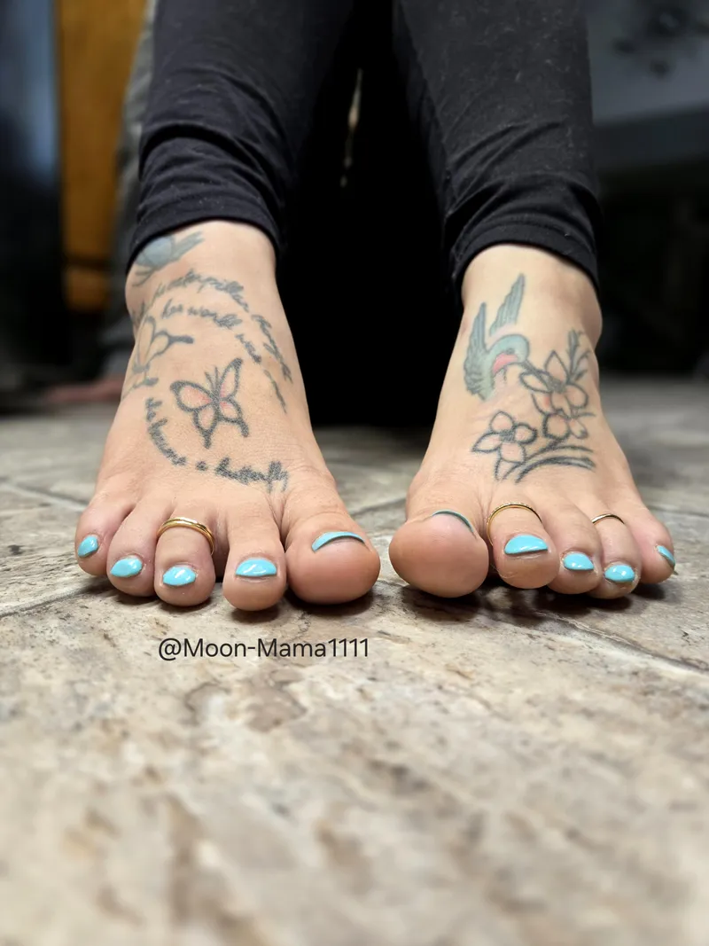 Thumbnail Keep staring. 😵‍💫 Let them hypnotize you. Now be a good boy and spoil them like they deserve. 🦶😈 (oc)