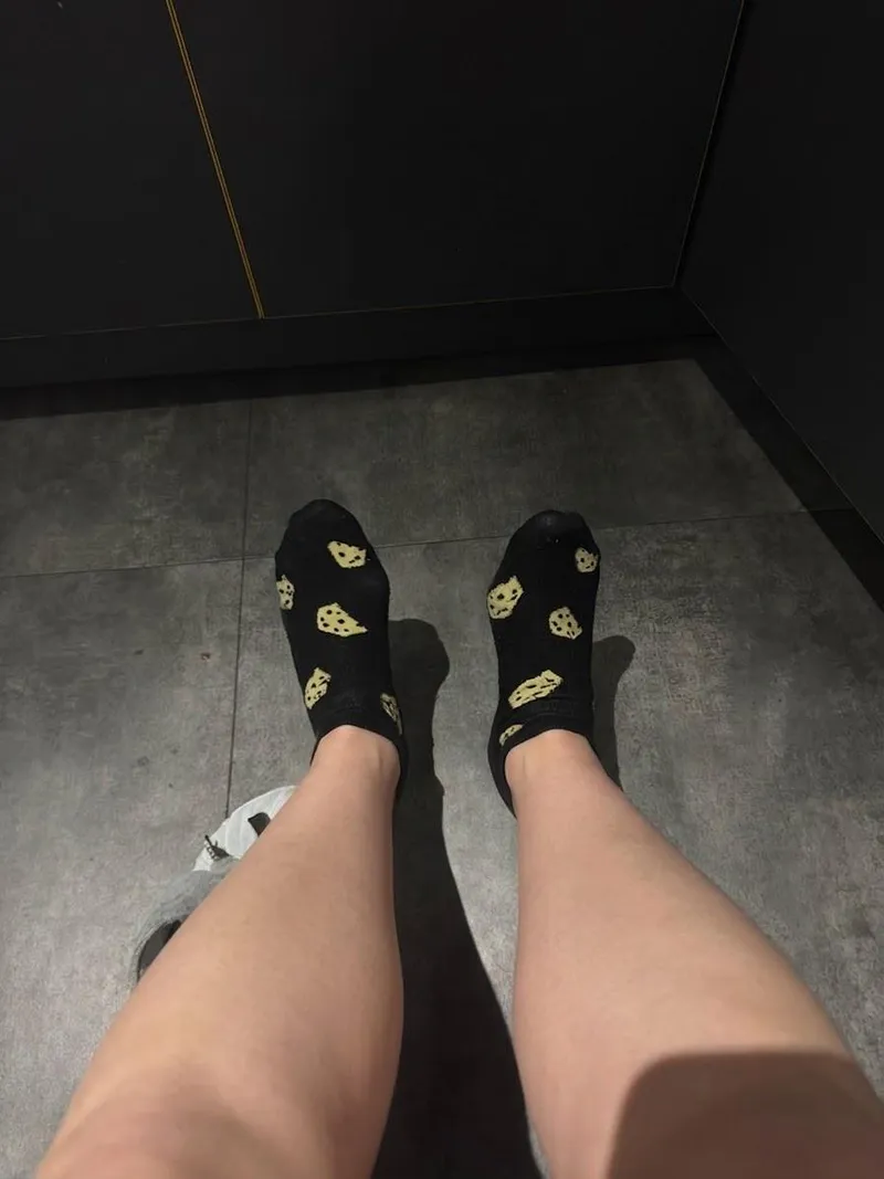 Thumbnail Oc do you think my legs are big?:(