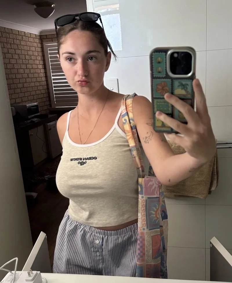 Thumbnail Her top is fully loaded