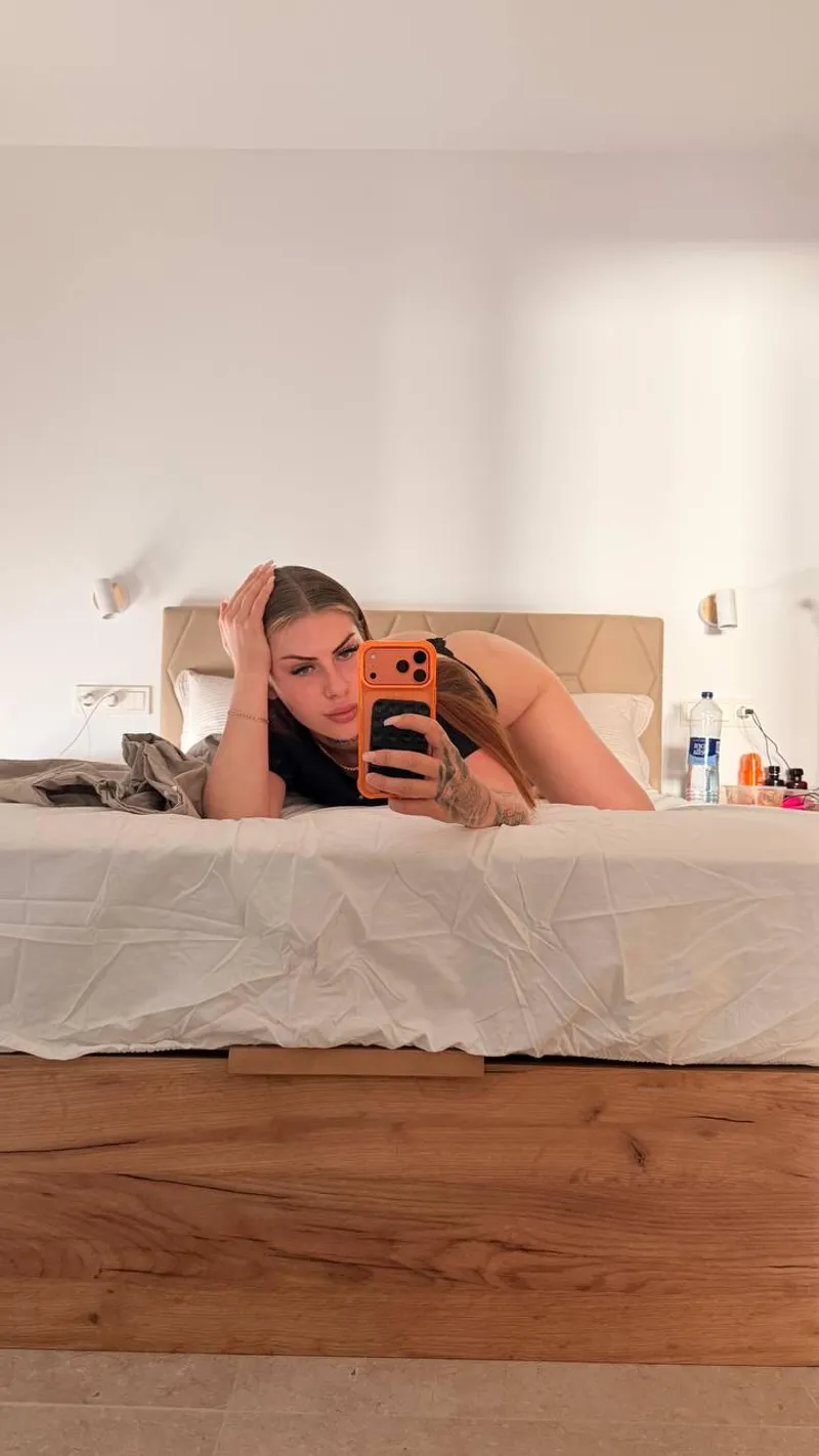 Thumbnail Vill du se hur en tjej på 18 ser ut naken?😘