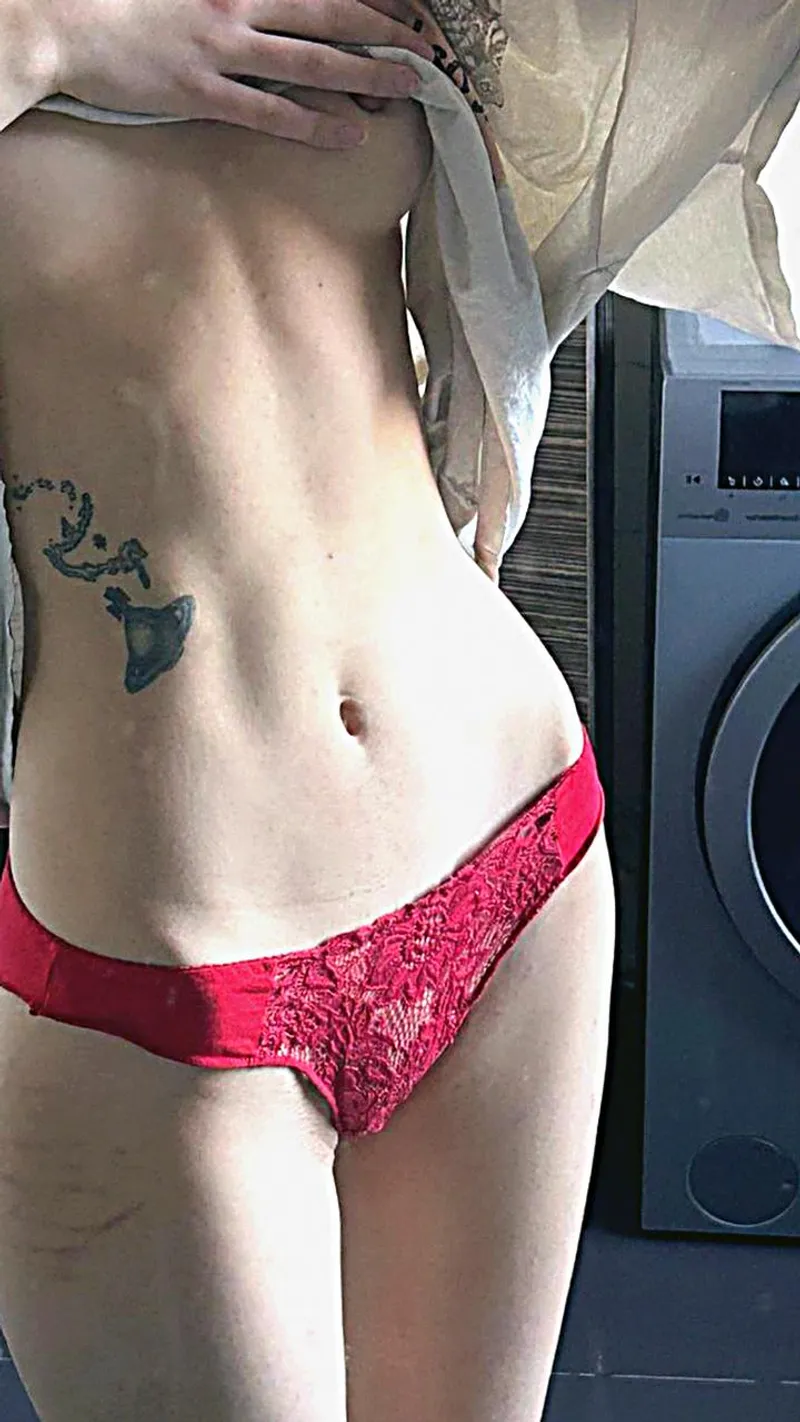 Thumbnail I'm staring at you with my cute underboobs