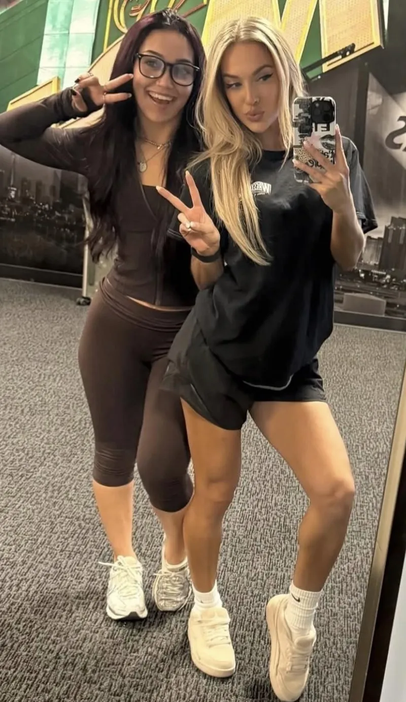 Thumbnail Roxanne Perez and Karmen Petrovic