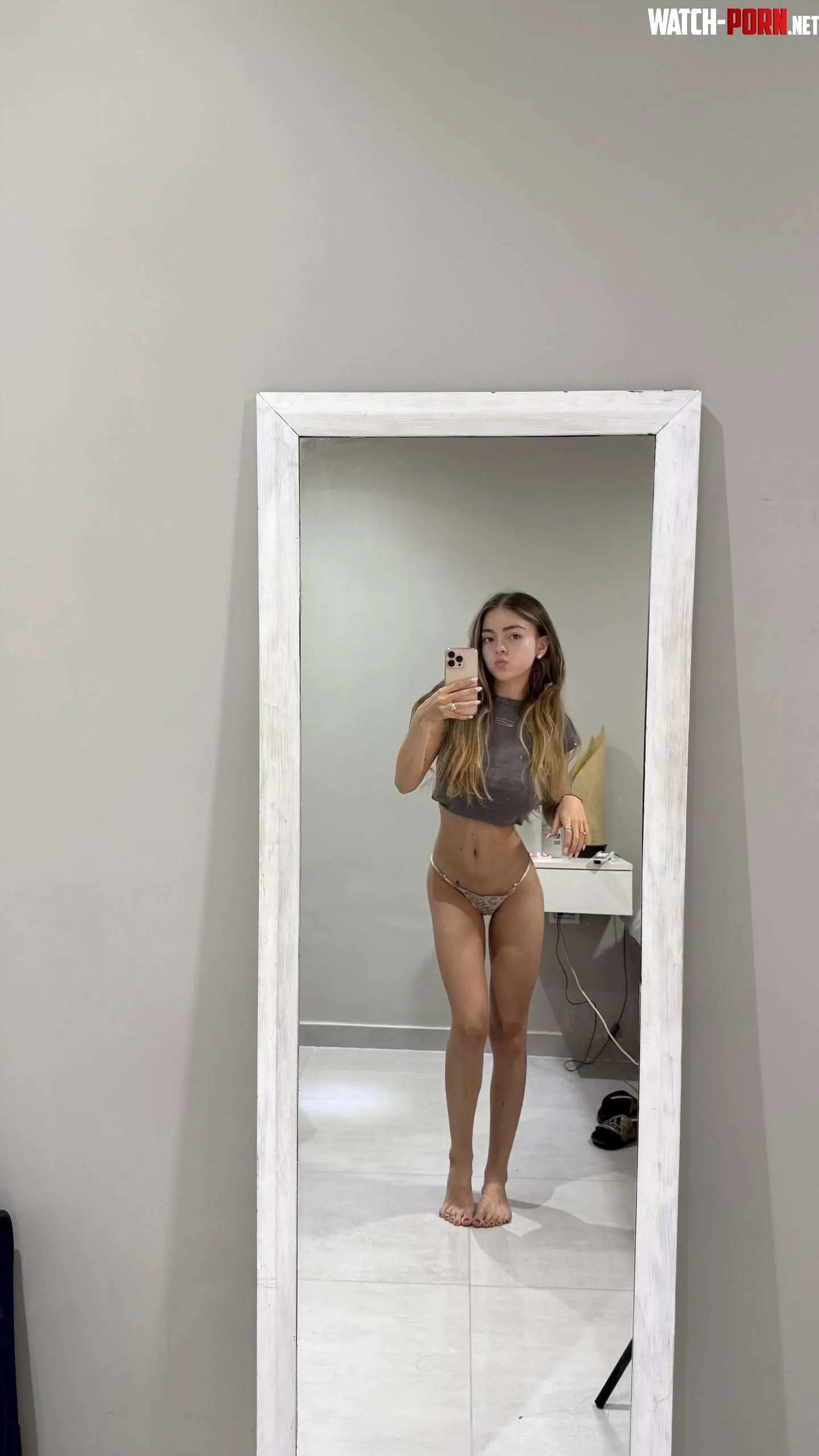 F18 is a petite babe hot by GlossWhisper