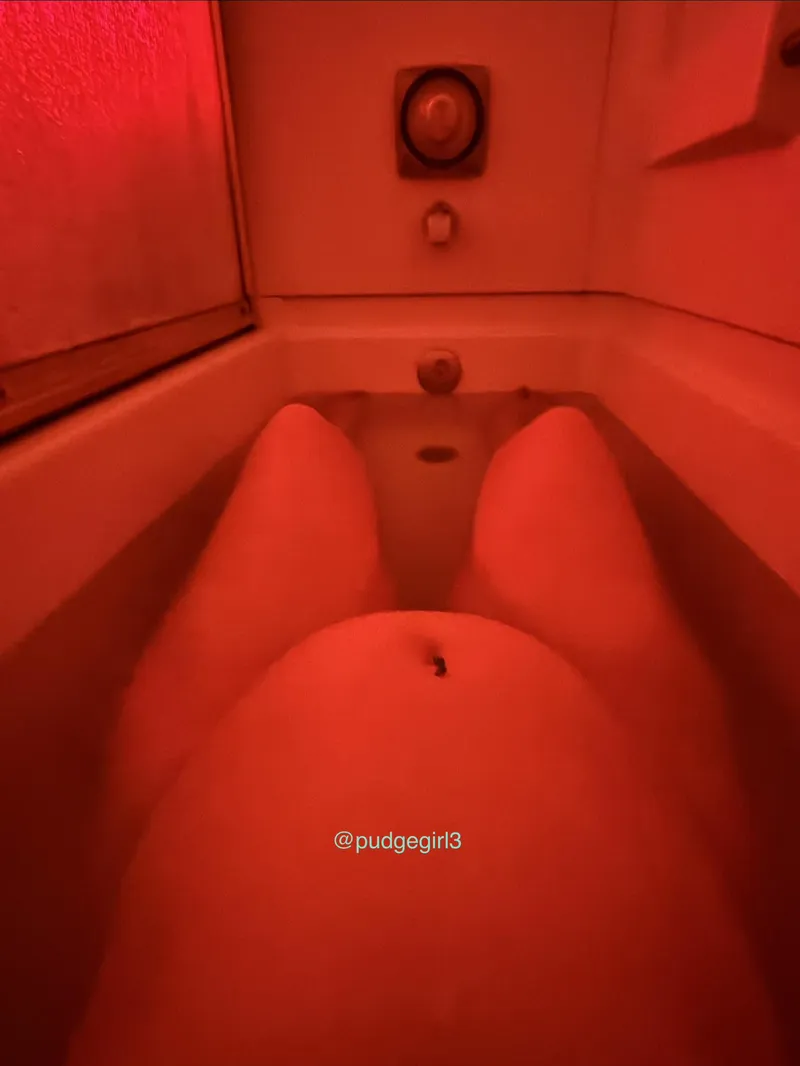 Thumbnail Bath time😈