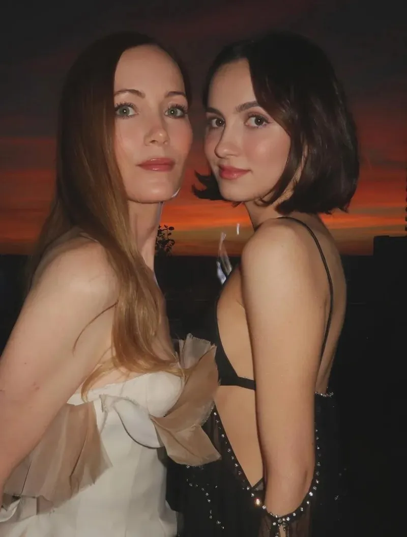 Thumbnail Leslie Mann and Maude Apatow