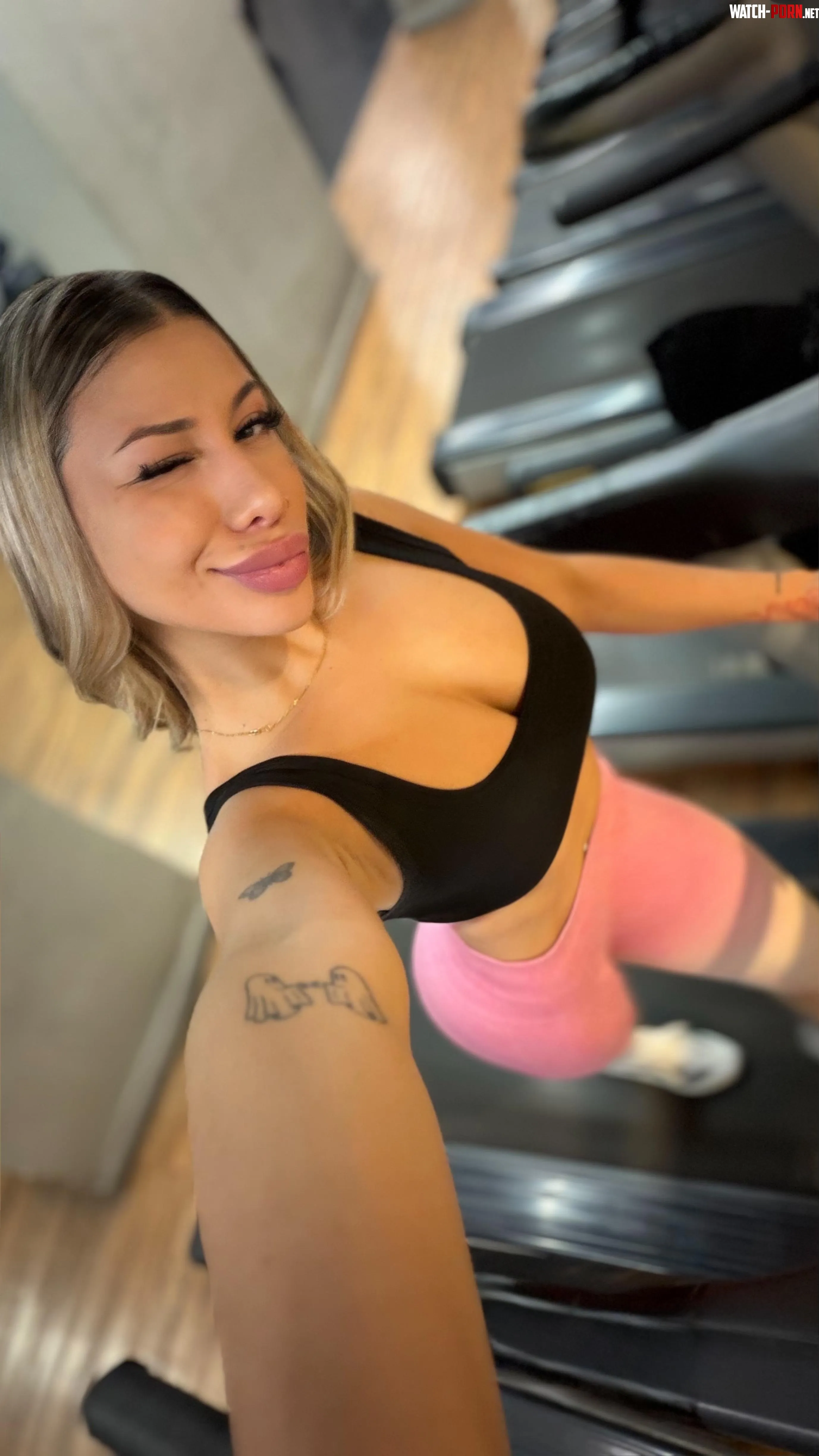 Me ayudas con la sentadilla de atrás by sexygirl927