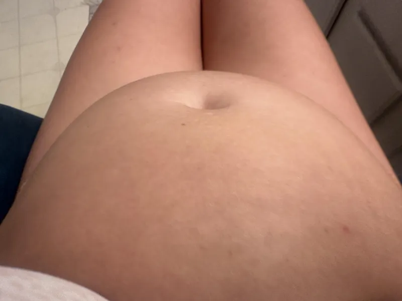 Thumbnail I swear I’m not pregnant, just fat 🤷🏻‍♀️