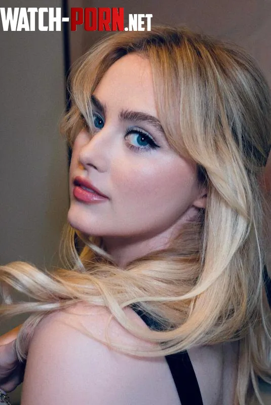 Kathryn Newton by Hallow33n78