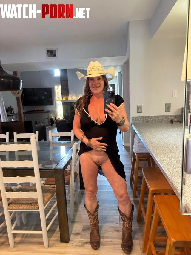 Who’s ready for a quick hookup? by sophiasofyn