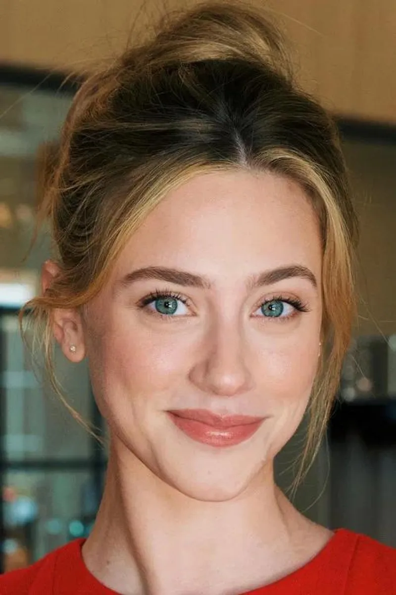 Thumbnail Lili Reinhart