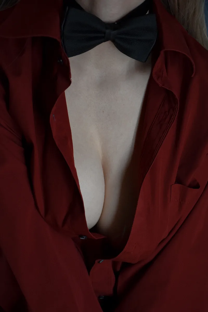 Thumbnail Hope my cleavage isn't too distracting..