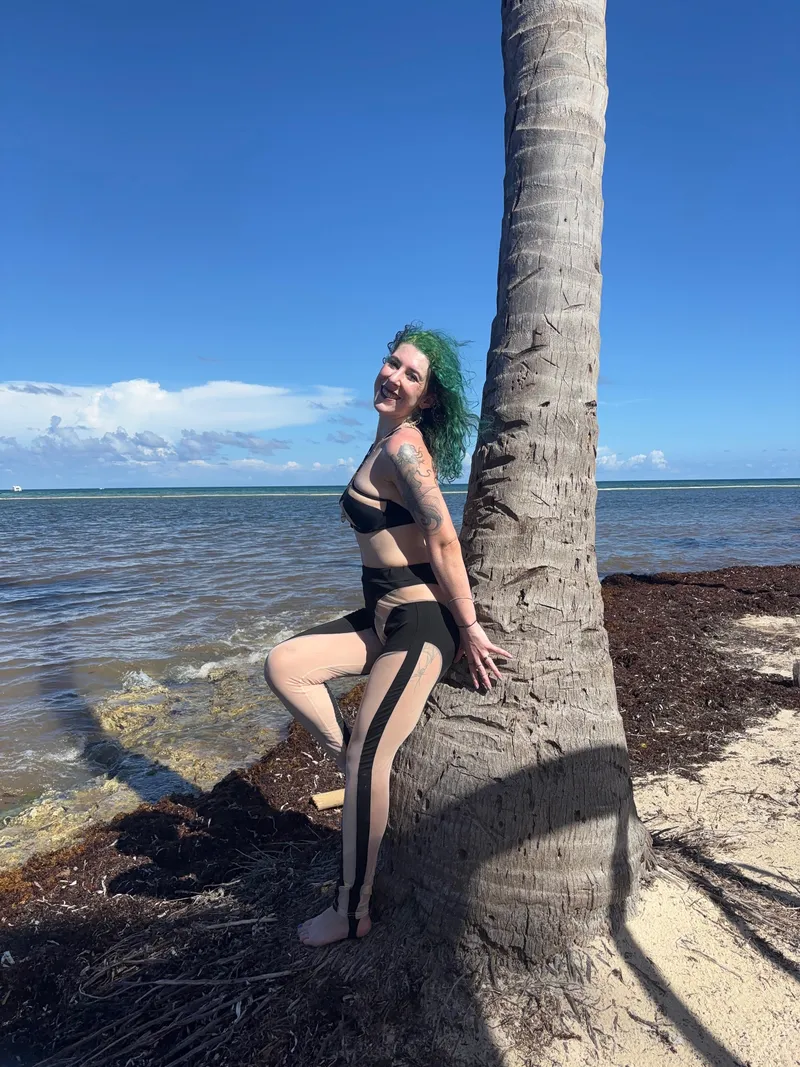 Thumbnail Out with the palms @sirenskiss3