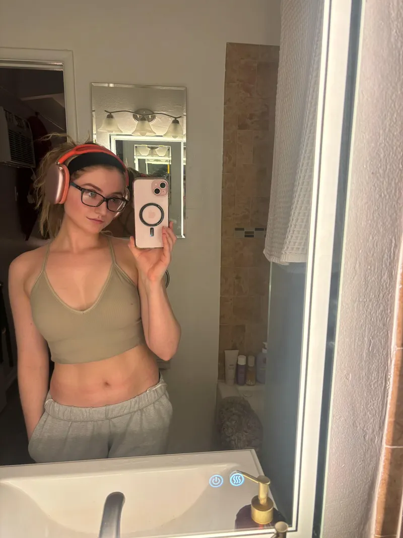 Thumbnail Comfy home outfit..
