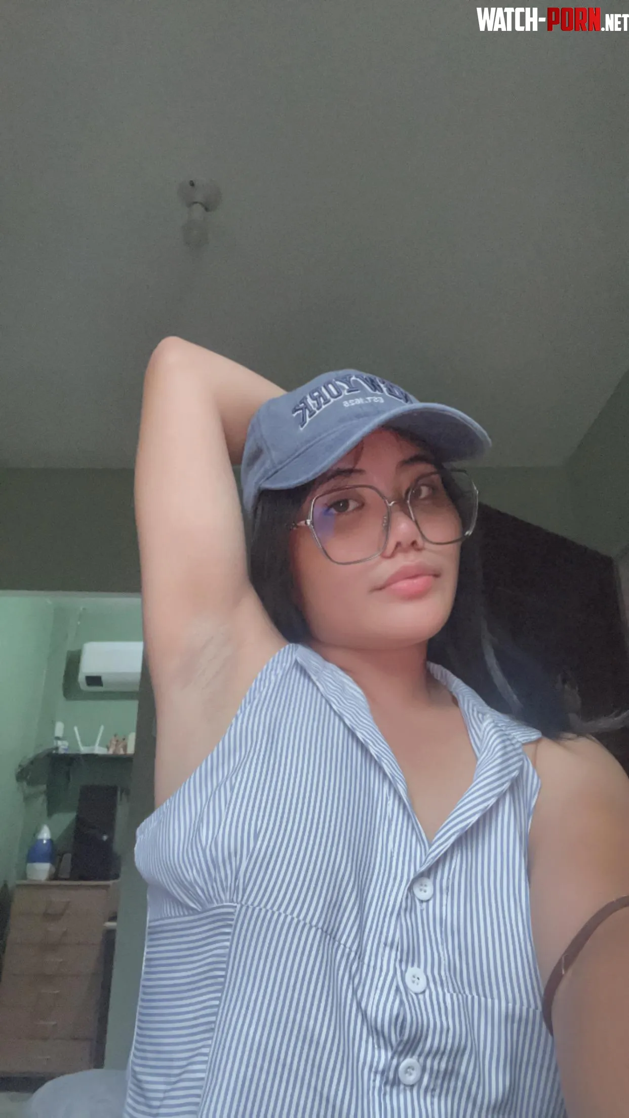 Who wants to lick my pits?😛 by sassy_girlalush
