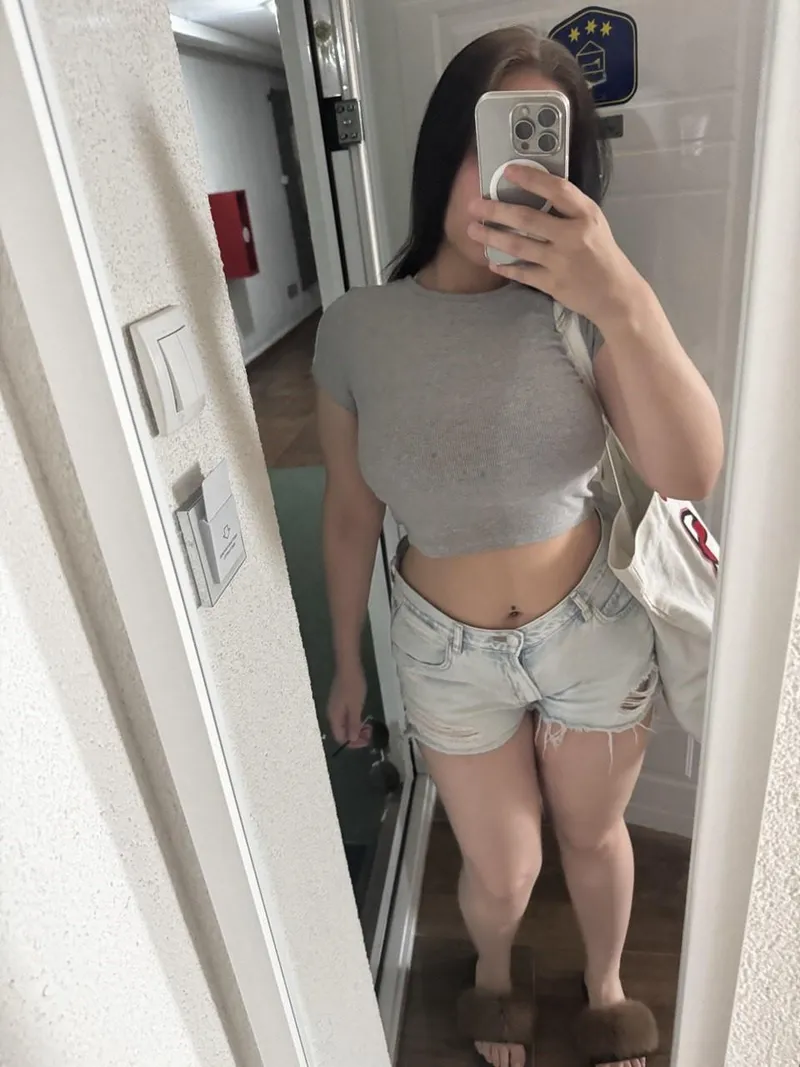 Thumbnail Grey shirt