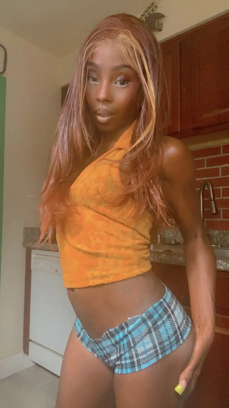 Thumbnail I suppose my shorts are too short 🤭