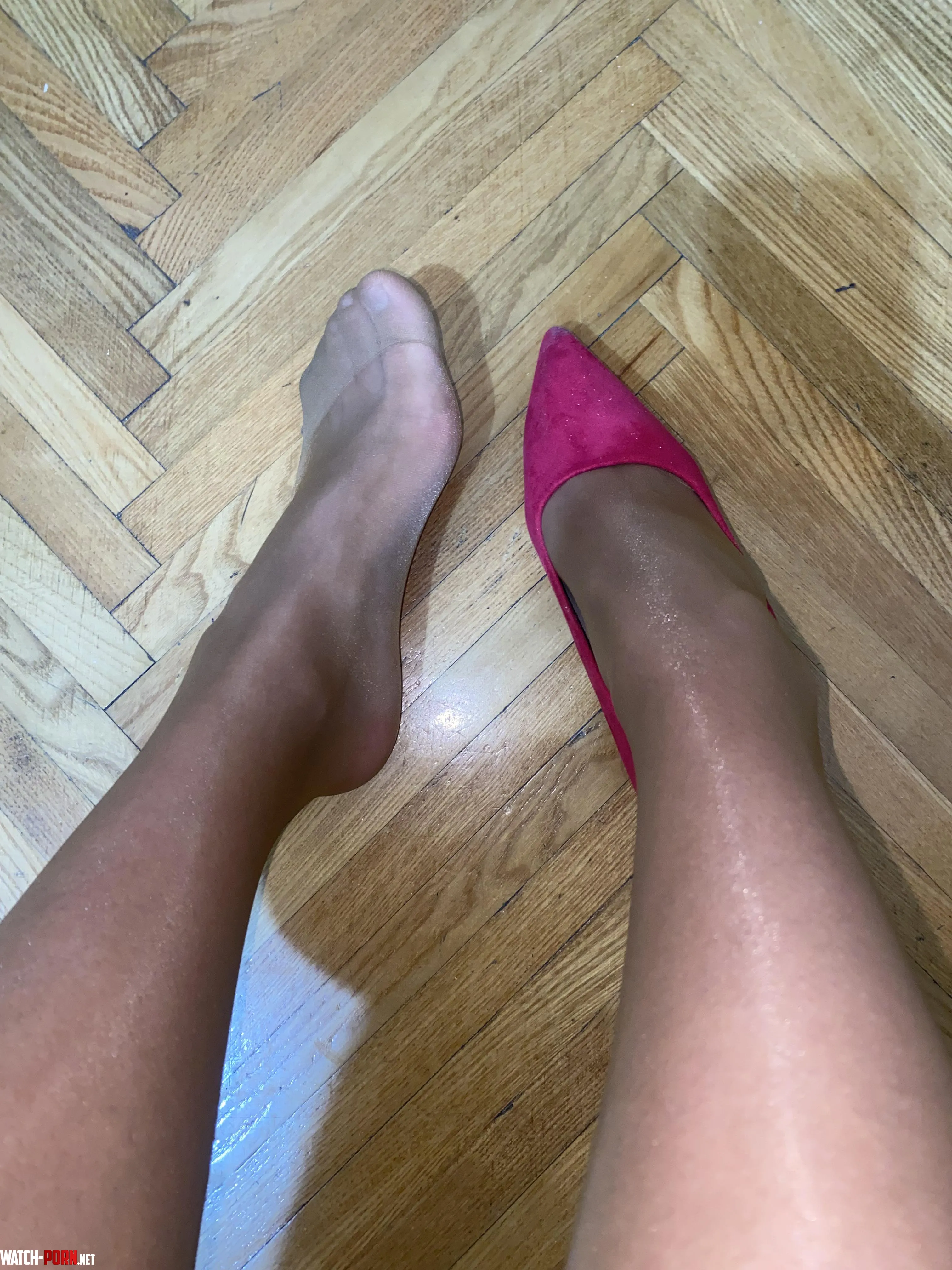 Pantyhose with high heels 👠 or without… which look drives you crazier? 😉🖤 oc by mici_nylon