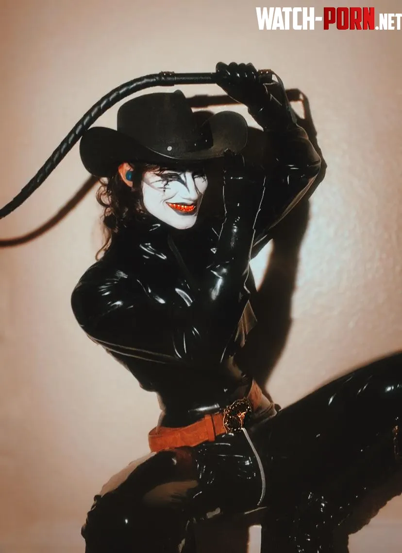 My whip went perfectly with this outfit by Sir_Reigna_Mortem