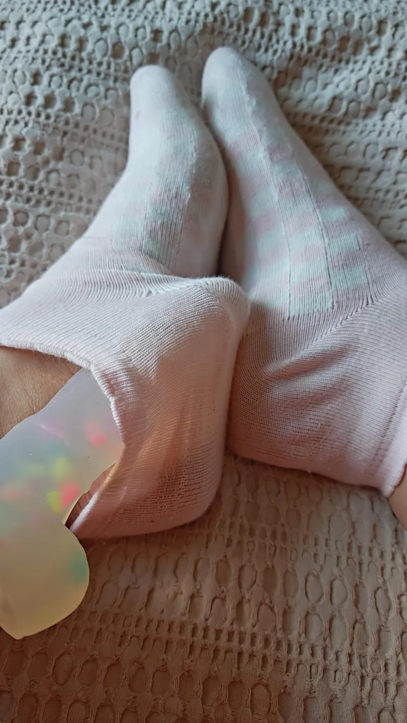 Thumbnail (F) would you moisturise my little feetz in my cute socks daddy? 💕 by curvylittlealice