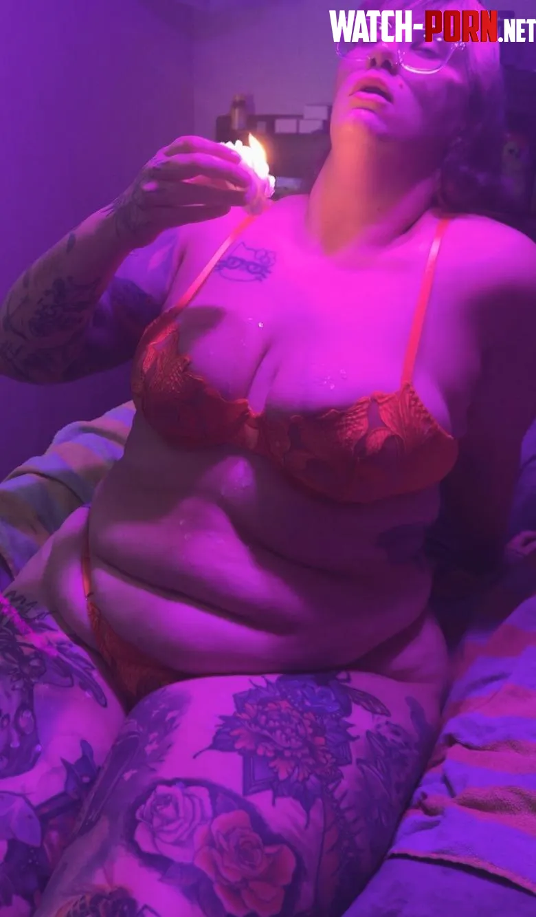 Slow burn and heavy drips, exactly how I like it. Watch it pool. 🖤🕯️ by 420jesse6789