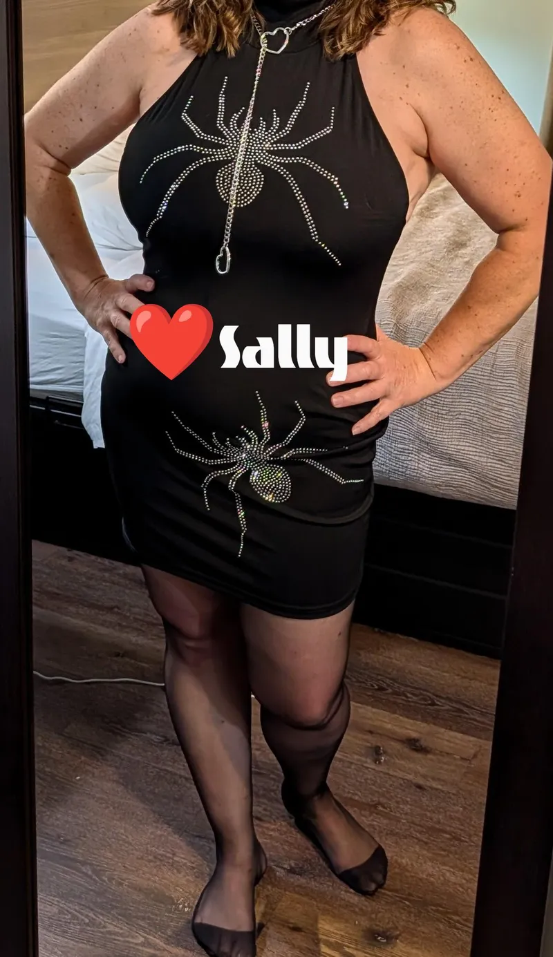 Thumbnail Legs in black nylons 👀👀