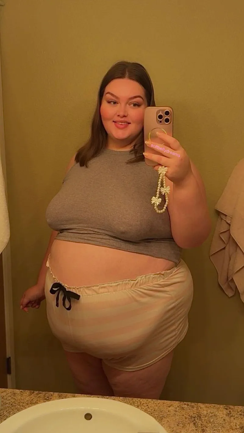 Thumbnail Feeling fat and sexy in the best way