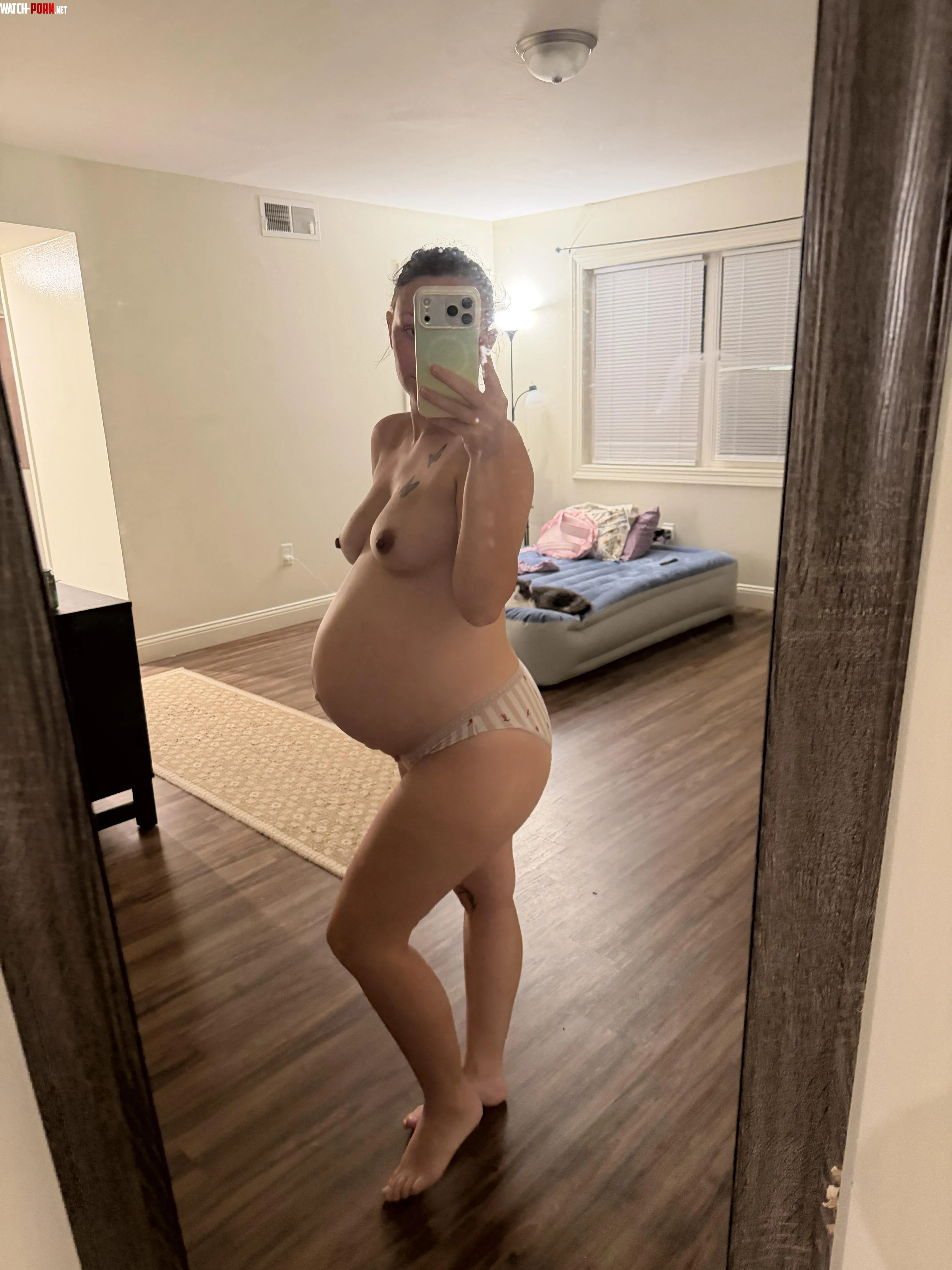 38 weeks pregnant and I’m glowing. by Hollystrips