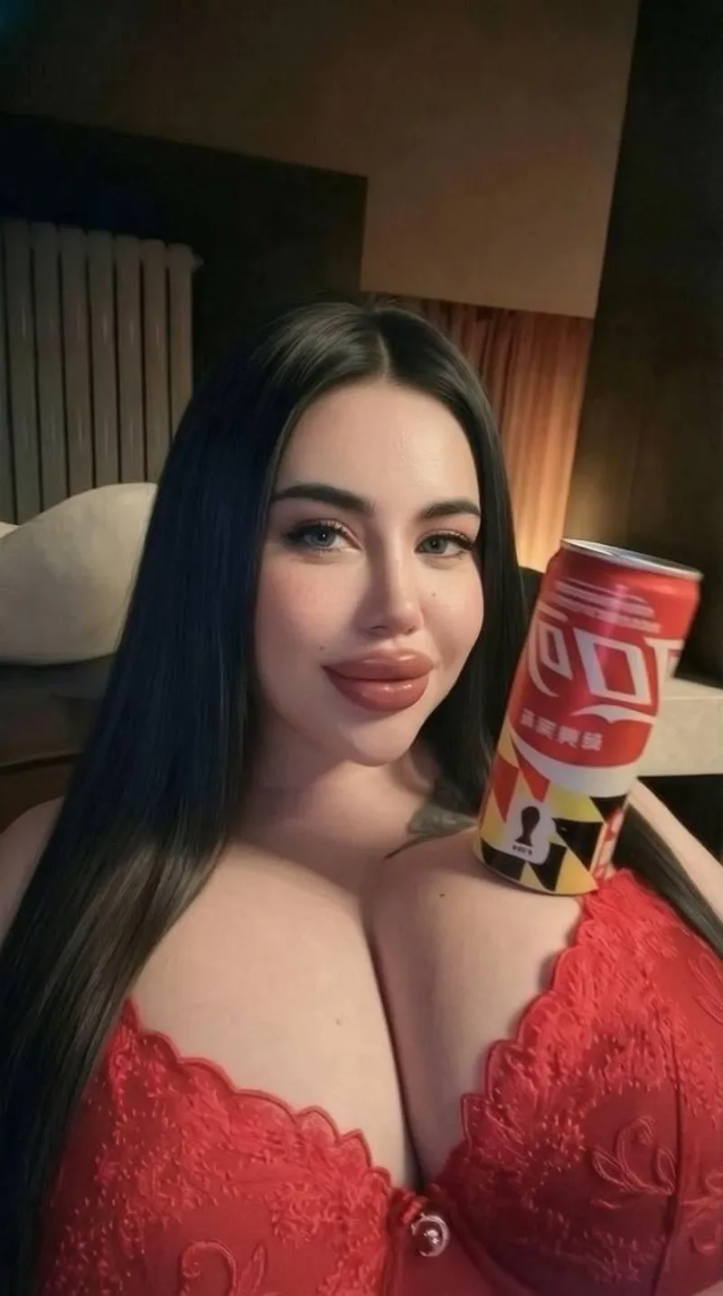 Thumbnail Did you order a coke Sir ?
