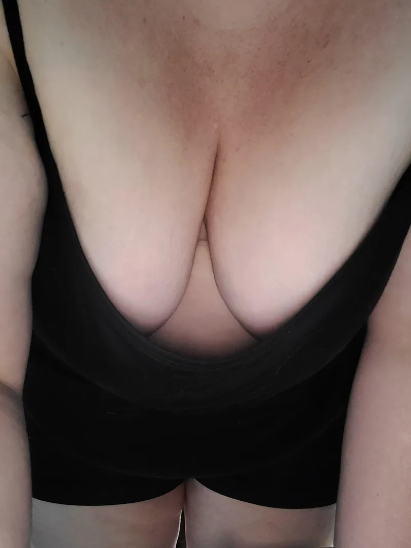 Thumbnail Guess I should be careful bending over when I go out