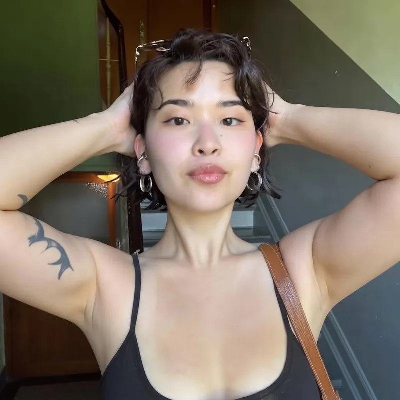 Thumbnail Smooth armpits
