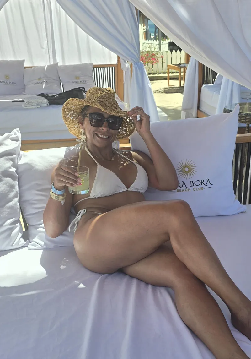 Thumbnail My three favorite things.. the sun, a bikini, and a nice drink!! Enjoy your weekend!