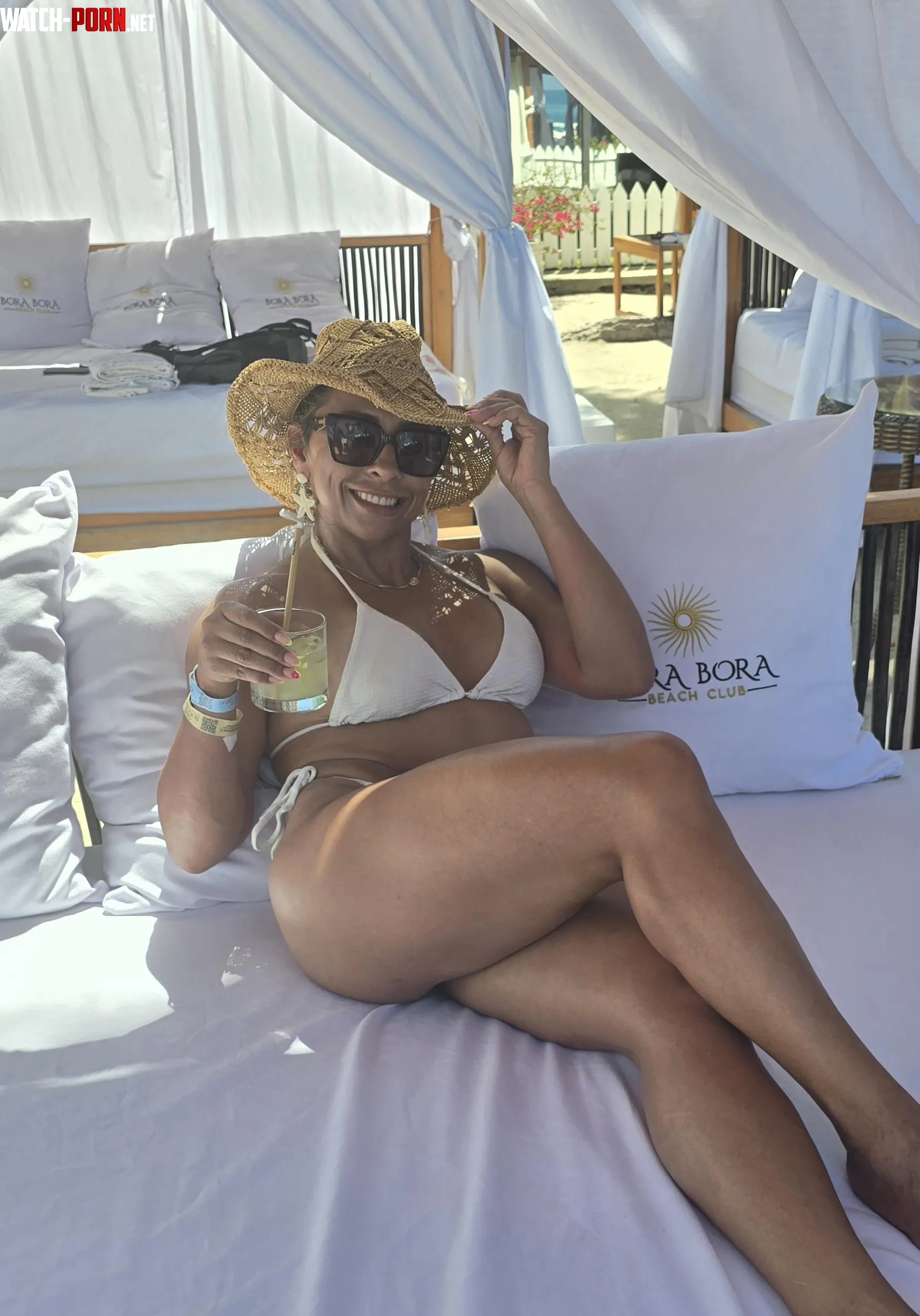 My three favorite things.. the sun, a bikini, and a nice drink!! Enjoy your weekend! by Selena_az