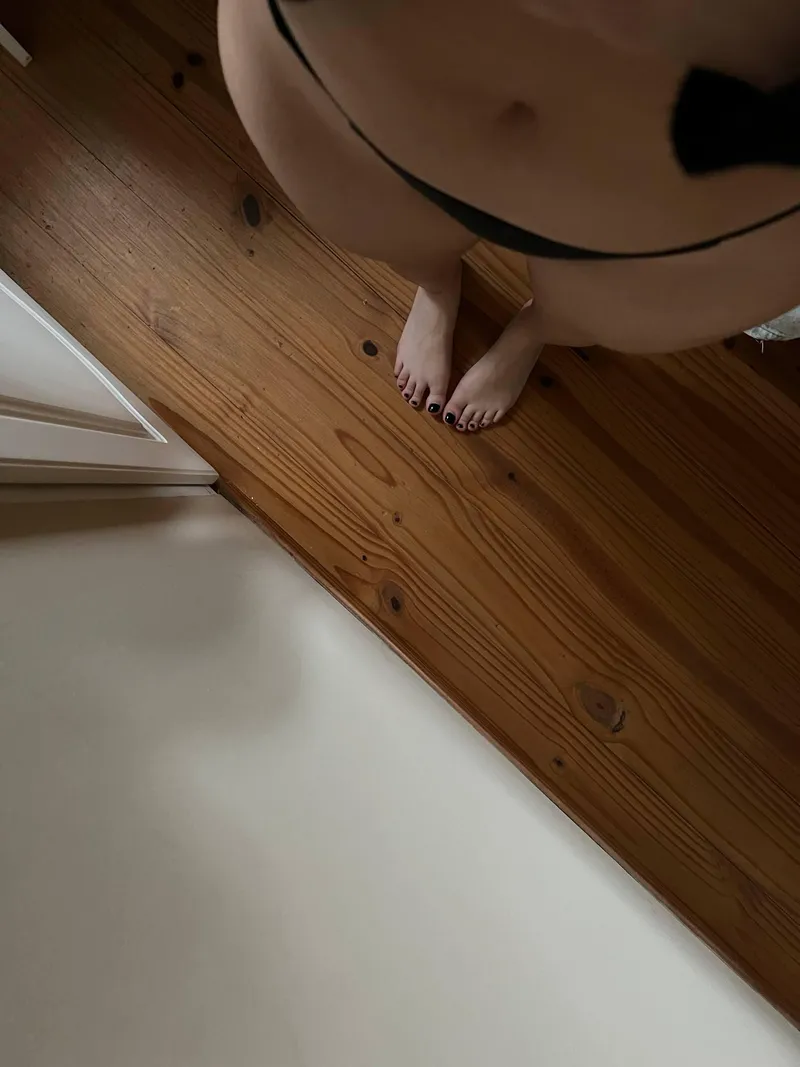 Thumbnail (OC) I like a good feet sucker