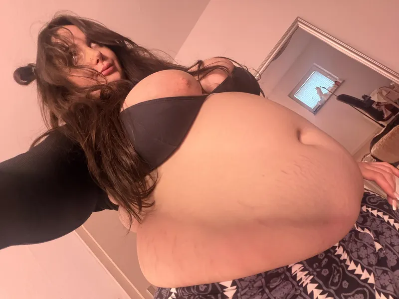 Thumbnail Belly need kisses
